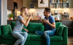 مثلث الدراما: لماذا تتكرر الخلافات نفسها بين الزوجين؟