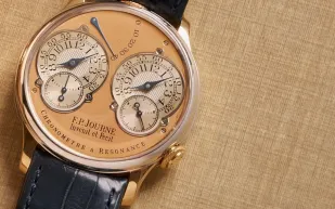 بعد اقتناصها 14 مليون دولار في مزاد علني.. ماذا تعرف عن ساعة F.P. Journe Chronomètre à Résonance؟
