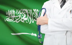 العمر الافتراضي يقترب من الـ80 وتغطية سكانية بـ97%.. قفزات تاريخية في مؤشرات الصحة العامة بالمملكة