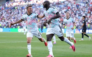 بلجيكا تُنهي الحلم الأمريكي وتضرب موعدًا من العيار الثقيل في ربع نهائي كأس العالم (فيديو)