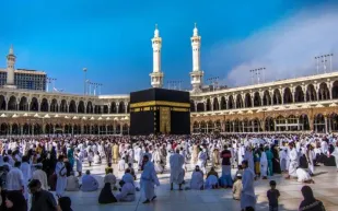 وزارة الحج والعمرة تحدد الحد الأدنى لإصدار تصاريح العمرة عبر "نسك"