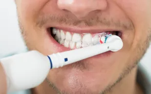دراسة تكشف علاقة غير متوقعة بين أمراض اللثة وصحة القلب