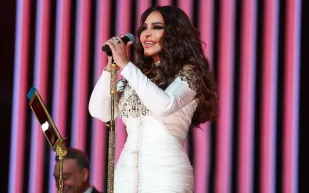 من المسرح إلى قلب الجمهور.. أحلام تصنع لحظة لا تُنسى في جدة (فيديو)