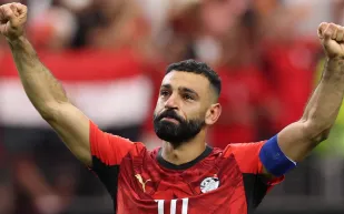 رسميًا.. طرابزون سبور يقدم محمد صلاح بقميصه الجديد أمام الجماهير (فيديو)