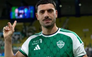 بعد انضمامه للتشكيلة المثالية لدوري روشن.. من هو التركي ميريح ديميرال؟