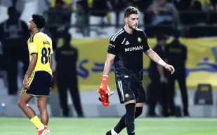 جدل تحكيمي بعد ريمونتادا النصر.. هل يستحق لقاء الاتفاق الإعادة؟