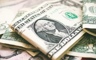 تحديث جديد لأسعار العملات في السعودية اليوم الاثنين.. كم سجل الدولار؟