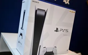 كنز في خزانتك.. كيف يرفع الصندوق الأصلي سعر بيع PlayStation 5؟