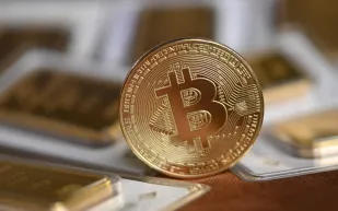 قفزة جديدة لبيتكوين.. ماذا يحدث في سوق العملات الرقمية؟