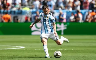 مورينيو عن اعتزال ميسي: غيابك سيغيّر شكل المونديال