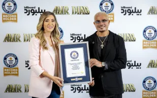 عمرو دياب يحصد لقبًا جديدًا من غينيس عن إنجازه بتصدر قوائم بيلبورد عربية