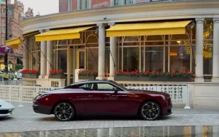 ظهور نادر لسيارة "Rolls-Royce "La Rose Noire الفاخرة في لندن