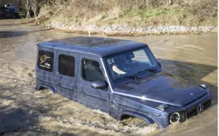 براءة اختراع جديدة قد تحول Mercedes-Benz G-Class الكهربائية إلى سيارة برمائية