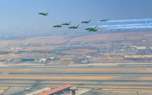 دليل العروض الجوية والبحرية والمسيرات في اليوم الوطني الـ96