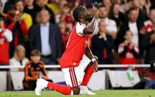 في يوم ميلاد بوكايو ساكا الـ25.. من ناشئ بلا تكلفة إلى نجم بـ110 ملايين يورو