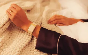 بلا شاشة.. ماذا نعرف عن جهاز آبل الجديد لمراقبة الصحة؟