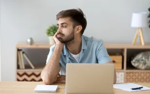كيف تُشعل تفاصيل صغيرة صراعات كبرى بين جيل Z ومديريهم في بيئات العمل؟