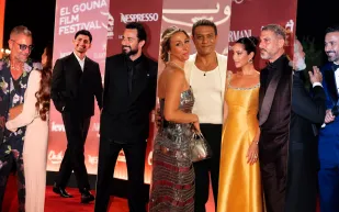 بين البدلات الكلاسيكية والاختيارات الجريئة.. إطلالات نجوم الجونة في حفل الافتتاح