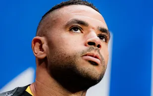 تعرّف على سبب اعتذار يوسف النصيري لياسين بونو في كلاسيكو الهلال والاتحاد (فيديو)