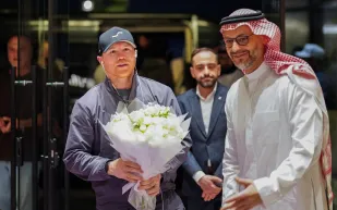 كانيلو يصل إلى الرياض استعدادًا لنزال «المكسيك ضد العالم»