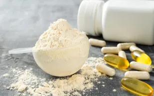 فوائد الكرياتين تتجاوز بناء العضلات.. من يحتاج إليه؟