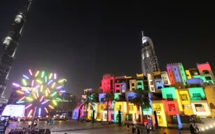 مهرجان الأضواء يحول دبي لديسكو ليلي