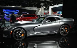 شركة "كرايسلر" توقف إنتاج موديل "أس أر تي فايبر"الرياضي لمدة شهرين   