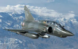 سقوط طائرة عسكرية إماراتية واستشهاد قائدها و مساعده