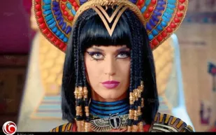 "كاتي بيري" مُتهمة بإزدراء الأديان بسبب وجود "لفظ الجلالة" في كليبها!