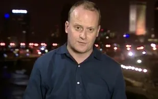 بالفيديو..ماذا حدث لمذيع أثناء حرق الحشيش؟