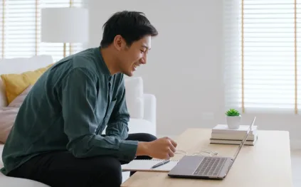 هل يمكنك العمل لدى أكثر من جهة في آن واحد؟..التأمينات تُوضح