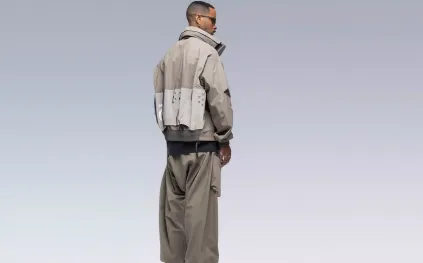 أناقة المستقبل الذكية: كيف تعيد ملابس TechWear تعريف أسلوب الرجل العصري؟