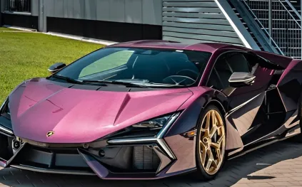 Lamborghini تكشف عن Revuelto... تصميم استثنائي بلون لا يُقاوم