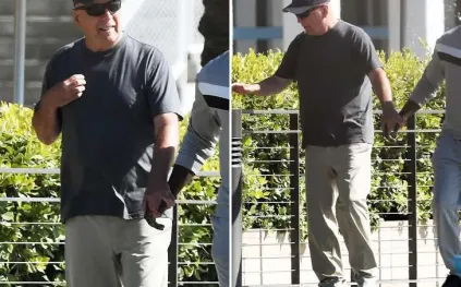 بروس ويليس يطل لأول مرة منذ إعلان إصابته بالخرف.. إطلالة هادئة على البحر