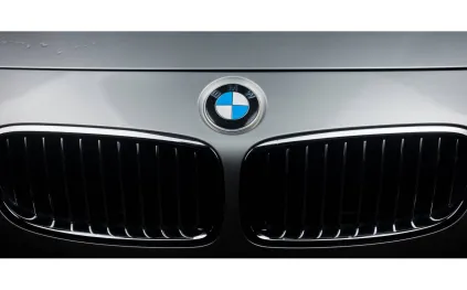 لقطات مسرّبة جديدة تكشف ملامح سيارتي M3 وX3 M الكهربائيتين من BMW (فيديو)