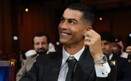 رونالدو يسرق الأضواء في دبي بساعة فاخرة من باتيك فيليب