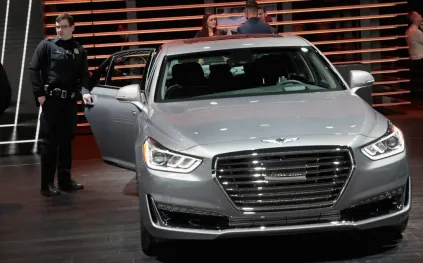 شركة جينيسيس تسحب عدد من سياراتها بسبب طلاء فضي.. ما السر؟