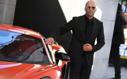 في سن الـ58.. جيسون ستاثام يكشف سر لياقته الحديدية بـ7 تمارين فقط