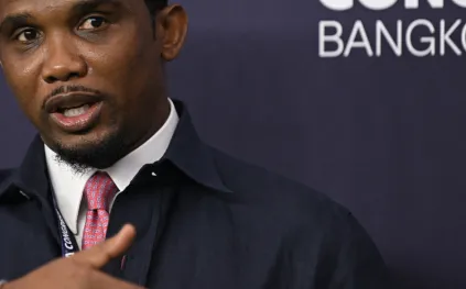 صامويل إيتو يتألق بساعة رولكس دايتونا الفاخرة والنادرة