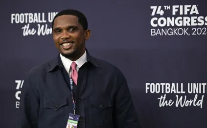 قطعة واحدة في العالم.. صامويل إيتو يظهر بساعة استثنائية فريدة