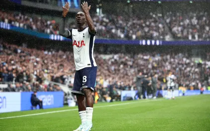 توتنهام يحقق مع بيسوما بعد اتهامه مجددًا باستنشاق "غاز الضحك" (فيديو)