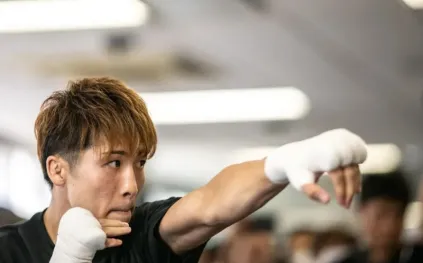 البطل الياباني ناويا إينوي يصل الرياض استعدادًا لـ"ليلة الساموراي" (فيديو)