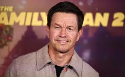 روتين مارك والبيرغ الصباحي.. تمارين قاسية ووجبة بروتينية يومية (فيديو)