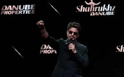 شاروخان يتألق خلال كشف تمثاله بلندن… وساعته النادرة تخطف العدسات