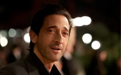 الأسود يُهيمن على إطلالات الرجال في اليوم الأول من مهرجان البحر الأحمر السينمائي