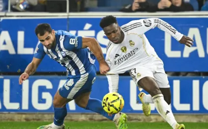 التحكيم تحت الأضواء: فينيسيوس يشتكي بعد لقطة مثيرة أمام ألافيس.. ماذا قال؟ (فيديو)