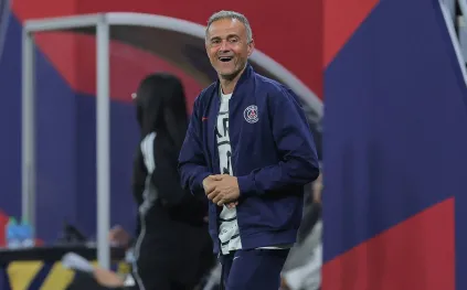 بعد الهيمنة الأوروبية.. باريس سان جيرمان يدرس تكريم لويس إنريكي بعقد غير مسبوق