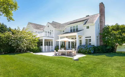 قصر أليك بالدوين في هامبتونز يعود إلى السوق… تفاصيل مذهلة وسعر جديد