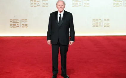 ختام البحر الأحمر السينمائي: أناقة كلاسيكيّة وألوان جريئة تضيء السّجادة الحمراء