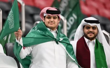  المنتخب السعودي يسجل رقمًا قياسيًا في الحضور الجماهيري بكأس العرب 2025 (فيديو)